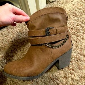Brand New size 6 Brown Booties